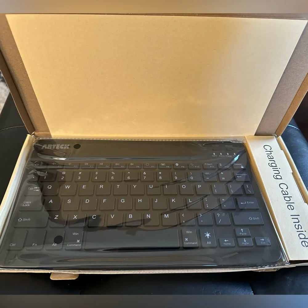 Brand new Arteck HB030B Bluetooth Keyboard